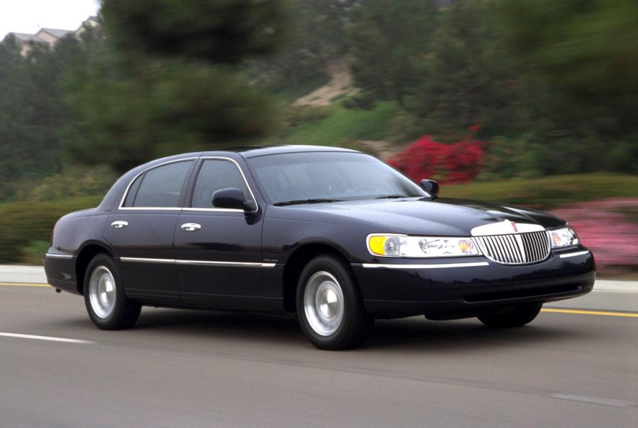  Lincoln Town Car 1998 года  (фото 35 из 77)
